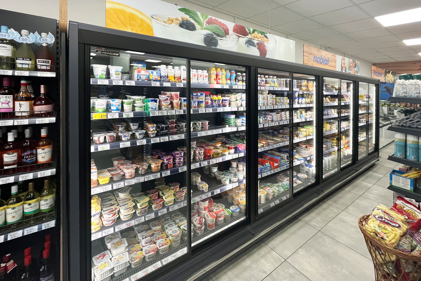 Refrigerated multideck cabinets Indiana 2 MV 090 MT D 205-DLM, convenience store Lewiatan, Poland