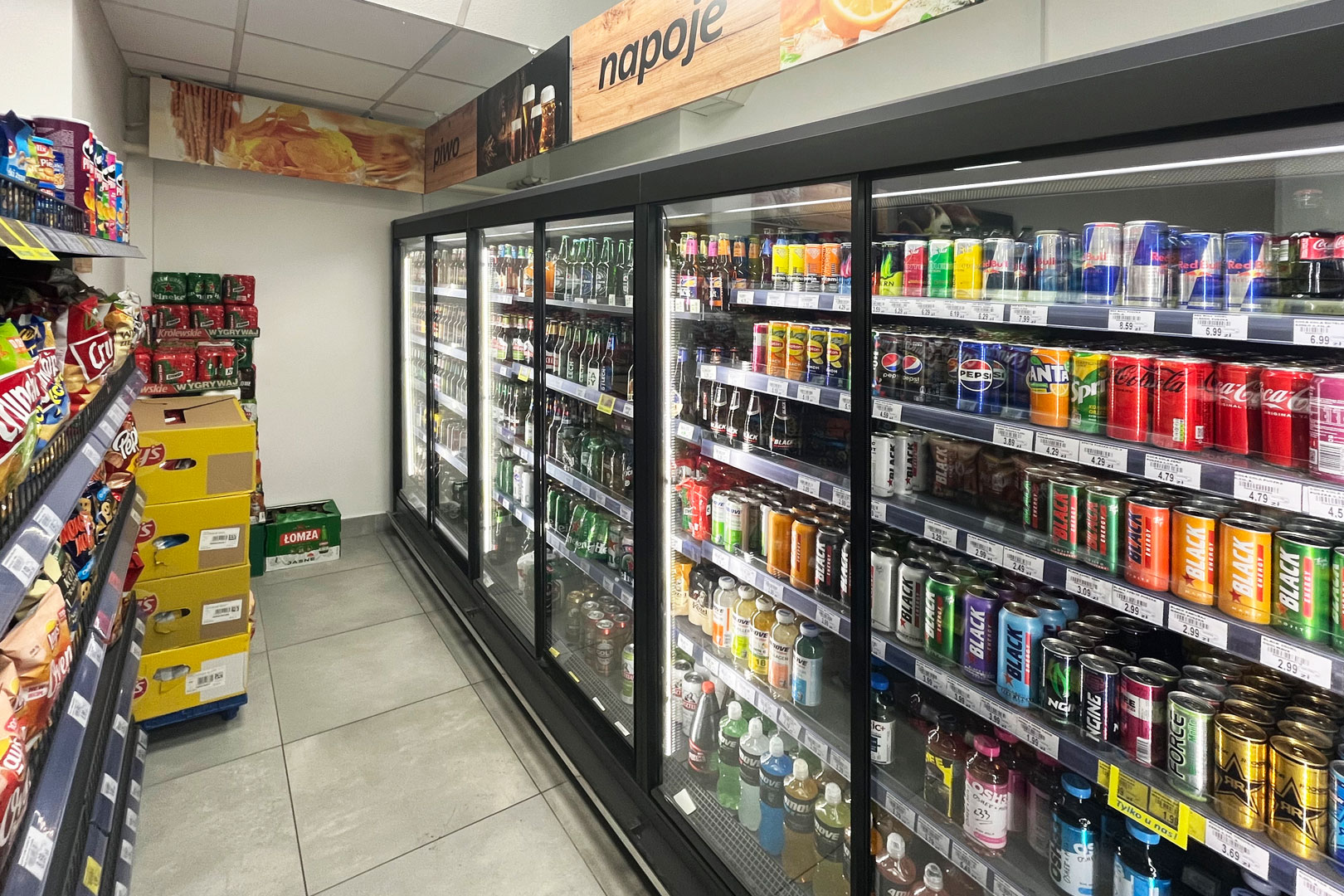 Refrigerated multideck cabinets Indiana 2 MV 090 MT D 205-DLM, convenience store Lewiatan, Poland