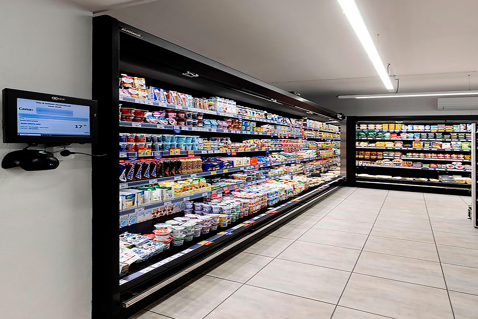 Refrigerated multideck cabinets Louisiana MV 095 MT O 210-DLM, convenience store Flop, Czech Republic