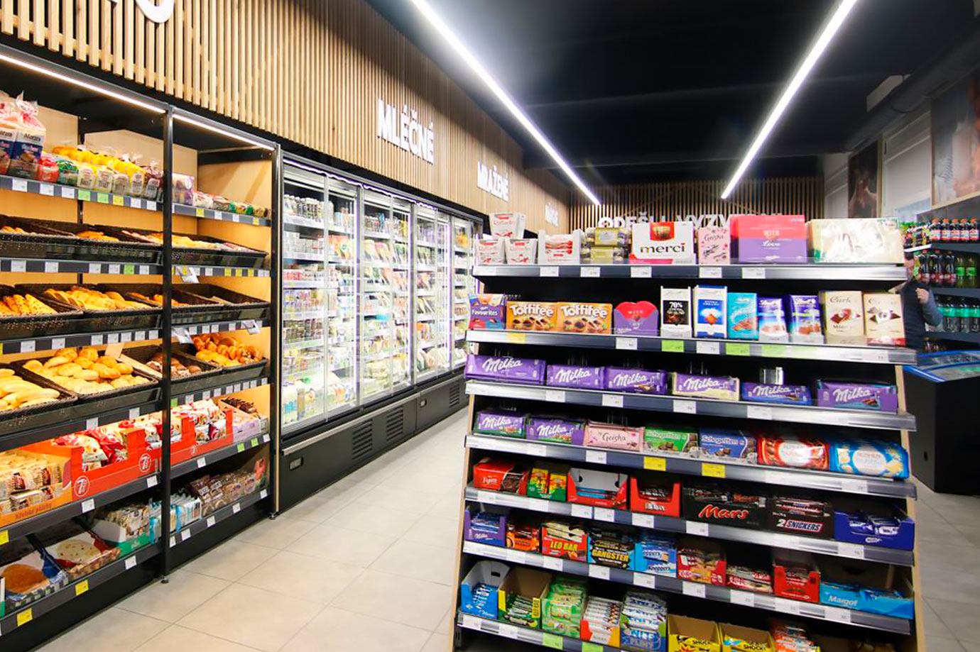 Multideck cabinets Indiana medium AV 085 MT D 210-DLM, convenience store Žabka, Czech Republic