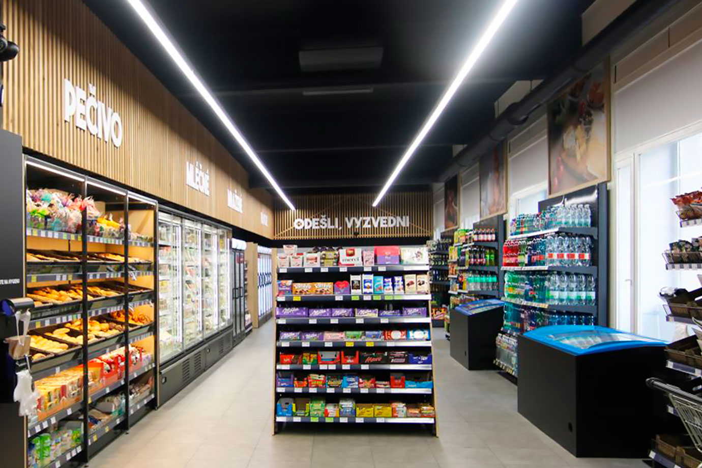 Multideck cabinets Indiana medium AV 085 MT D 210-DLM, convenience store Žabka, Czech Republic