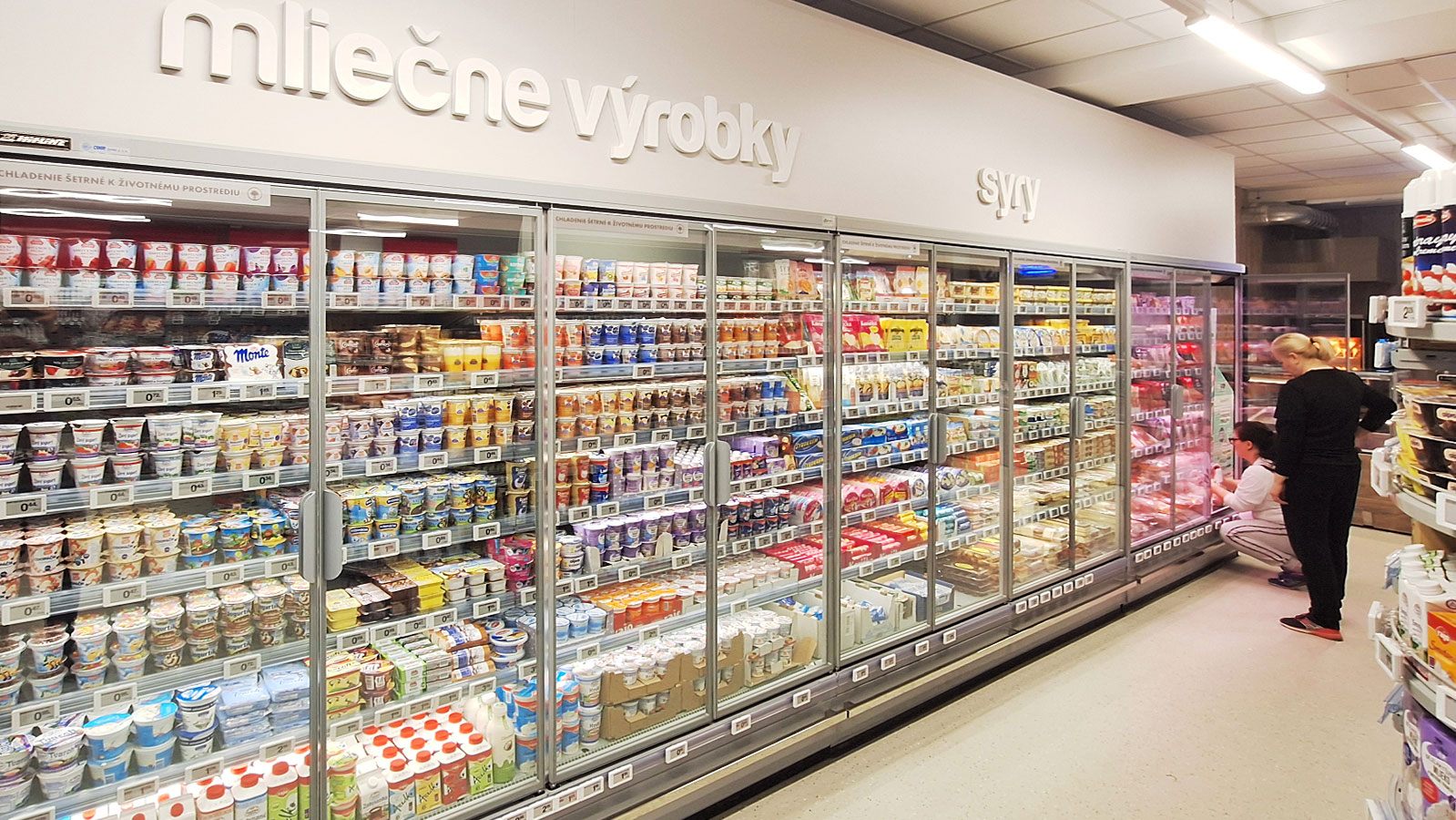 Multideck cabinets Indiana 2 MV 090 MT D 205-DLM, convenience store Coop, Slovakia