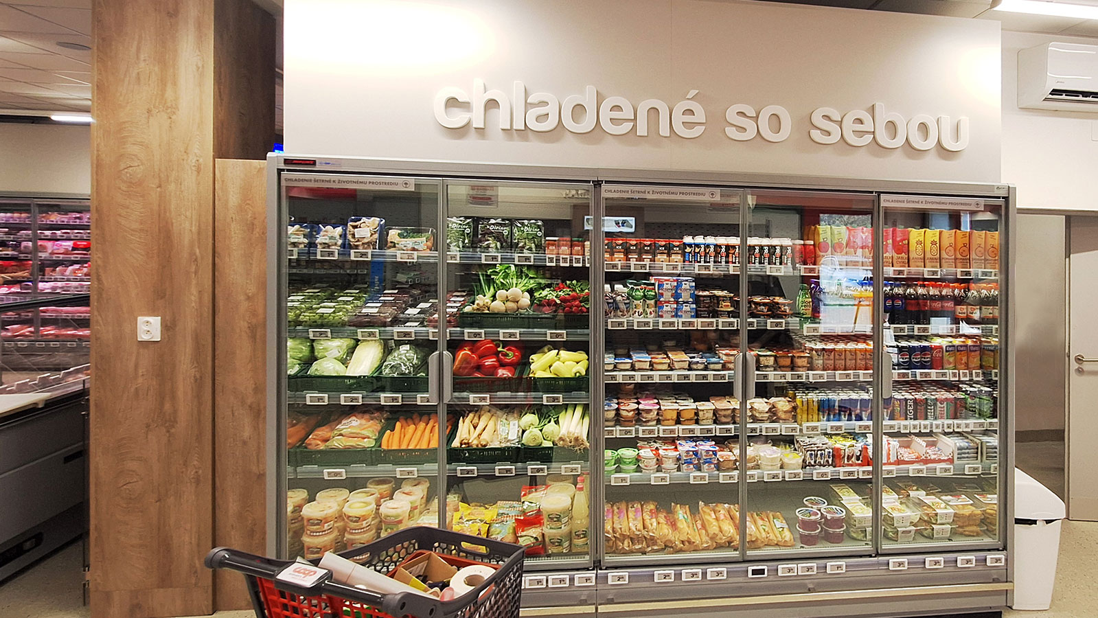 Multideck cabinets Indiana 2 MV 090 MT D 205-DLM, convenience store Coop, Slovakia