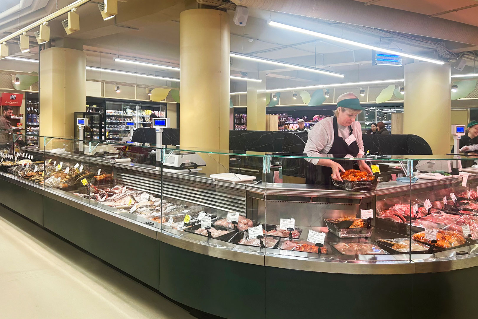 Refrigerated counters Missouri cold diamond MC 117 deli OS 121-DLM, Missouri cold diamond MC 117 fish OS 121-SPLM, Bonus convenience store, Moldova Refrigerated counters Missouri cold diamond MC 117 deli OS 121-DLM, Missouri cold diamond MC 117 fish OS 121-SPLM, Bonus convenience store, Moldova