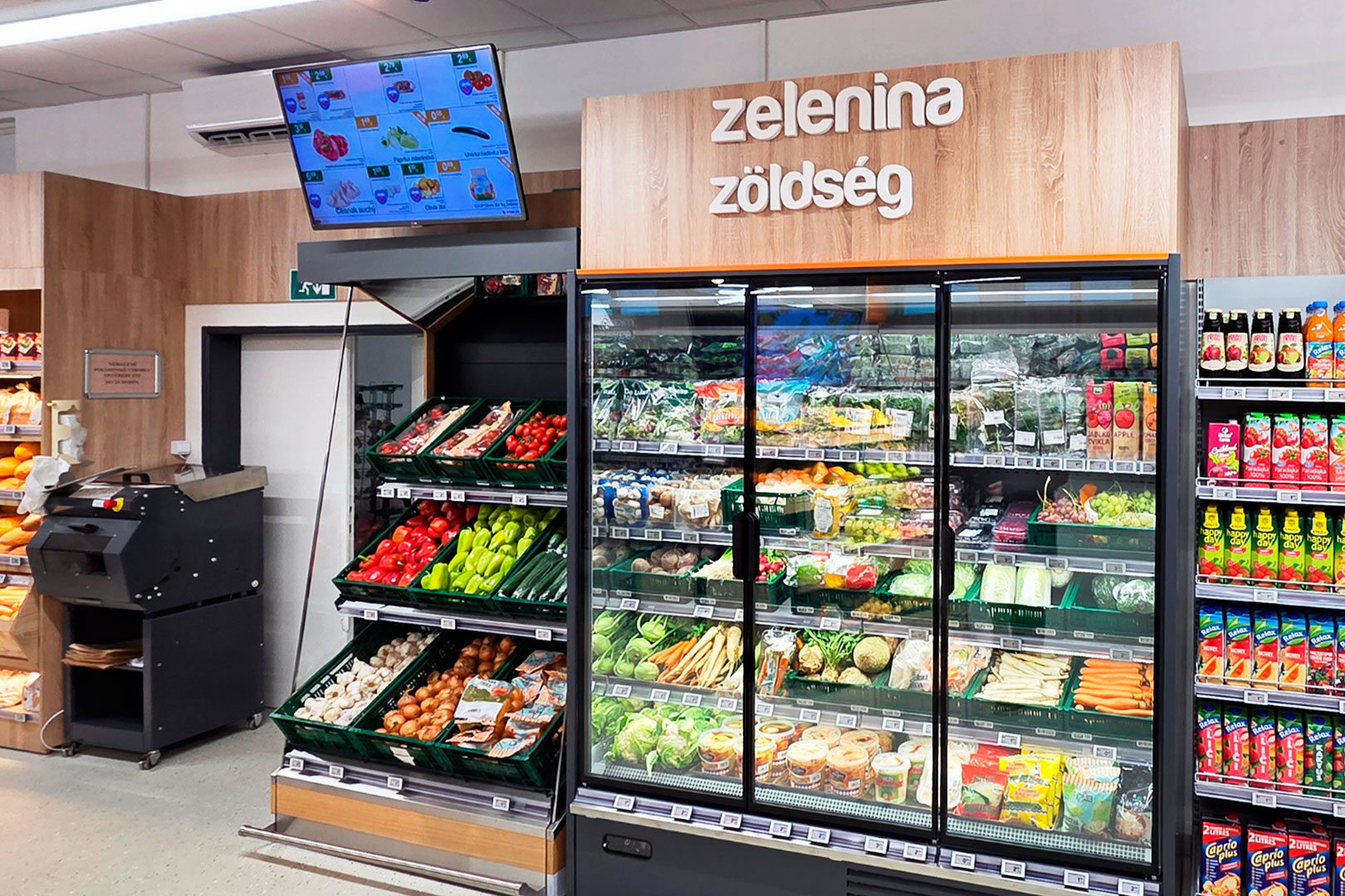 Multideck cabinet Indiana medium AV 085 MT D 200-DLM, convenience store Coop, Slovakia Multideck cabinet Indiana medium AV 085 MT D 200-DLM, convenience store Coop, Slovakia