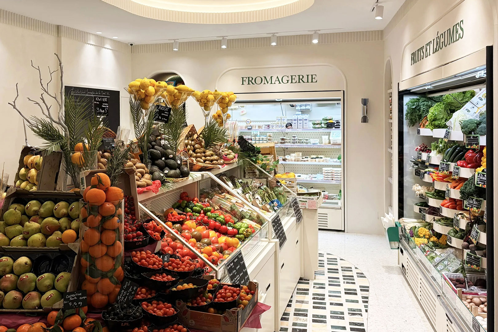 Regały chłodnicze Indiana medium AV 085 MT O 200-DLM, specjalistyczne witryny do sprzedaży owoców i warzyw Missouri VF AC 110 VF self 125-DBA, sklep Maison LFL, Francja Regały chłodnicze Indiana medium AV 085 MT O 200-DLM, specjalistyczne witryny do sprzedaży owoców i warzyw Missouri VF AC 110 VF self 125-DBA, sklep Maison LFL, Francja